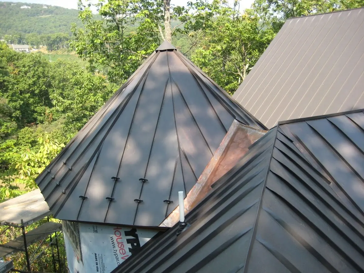 Professional Gutter Cleaning by Craftsman Roofing in Griminger